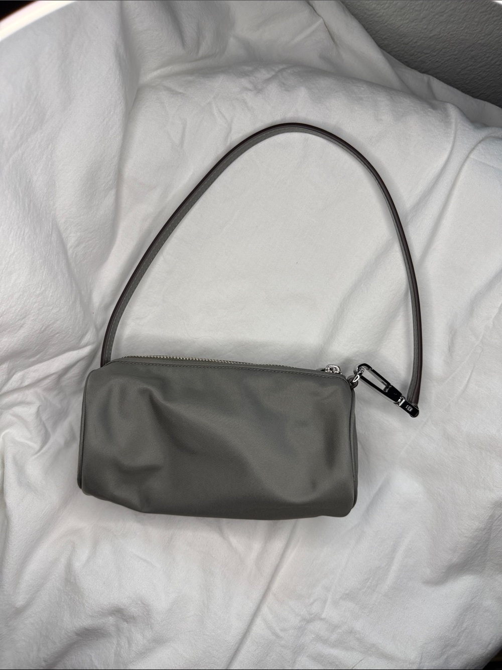 Tory Burch Olive Gray Nylon Shoulder Bag with Silver Logo NWOT - Picture 2 of 10